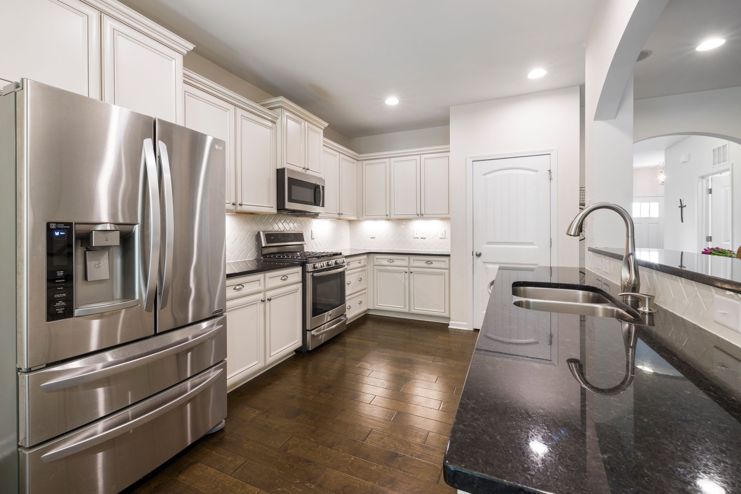 Granite & Quartz Countertops 13