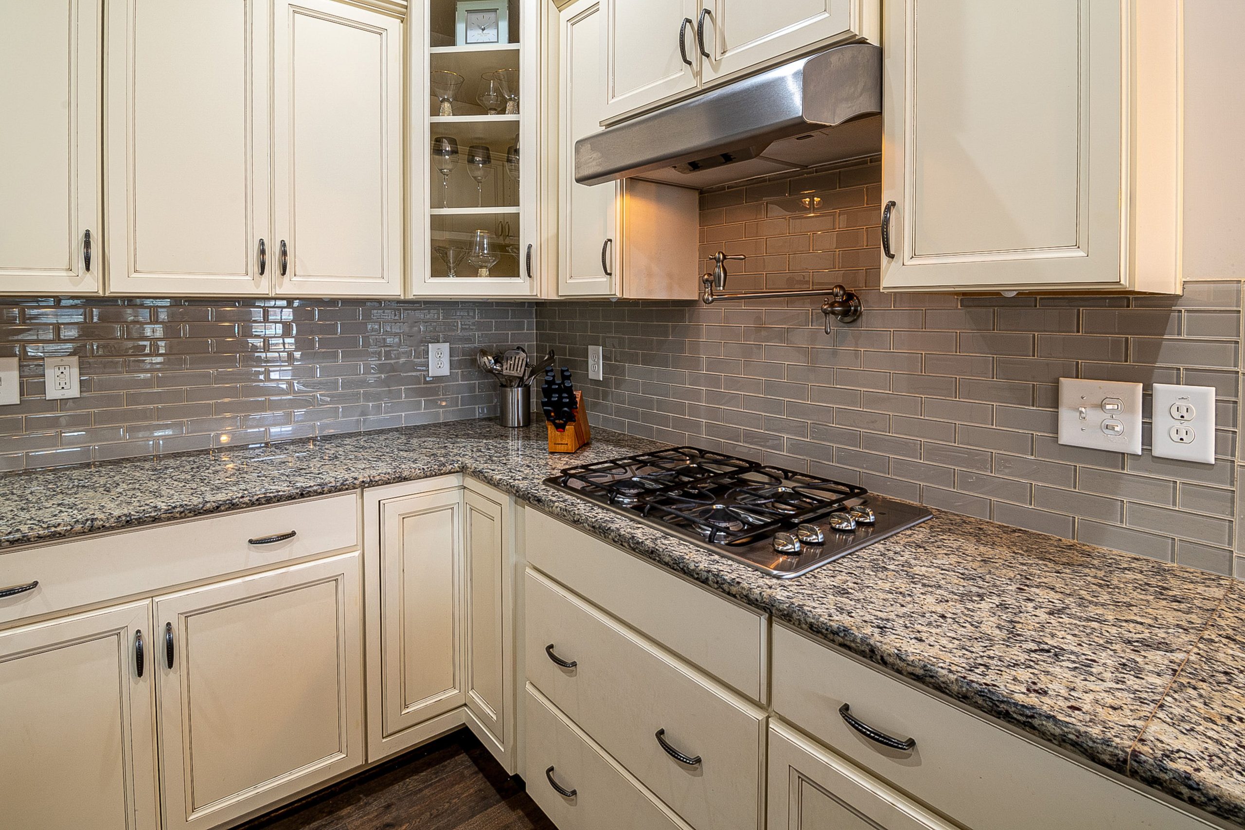 Granite & Quartz Countertops 20
